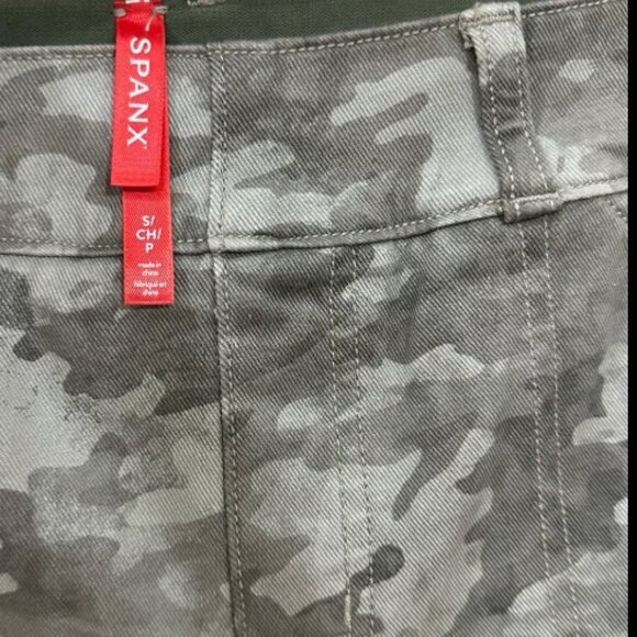 Spanx Stretch Twill Shorts - Picture 4 of 6